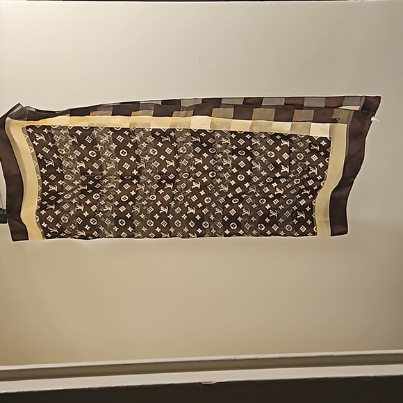 Louis vuitton  Scarf - Picture 1 of 5